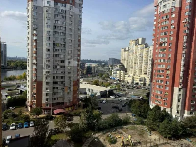 Квартира. Київ, Анни Ахматової вул.