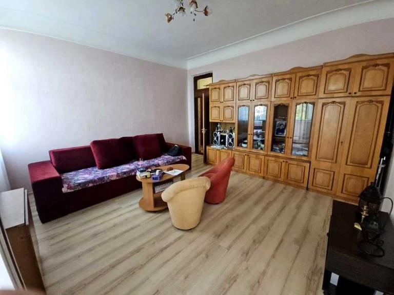 Apartment. Dnipro, Prydniprovs'ka St.