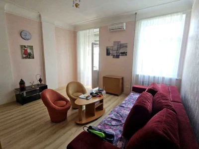Apartment. Dnipro, Prydniprovs'ka St.