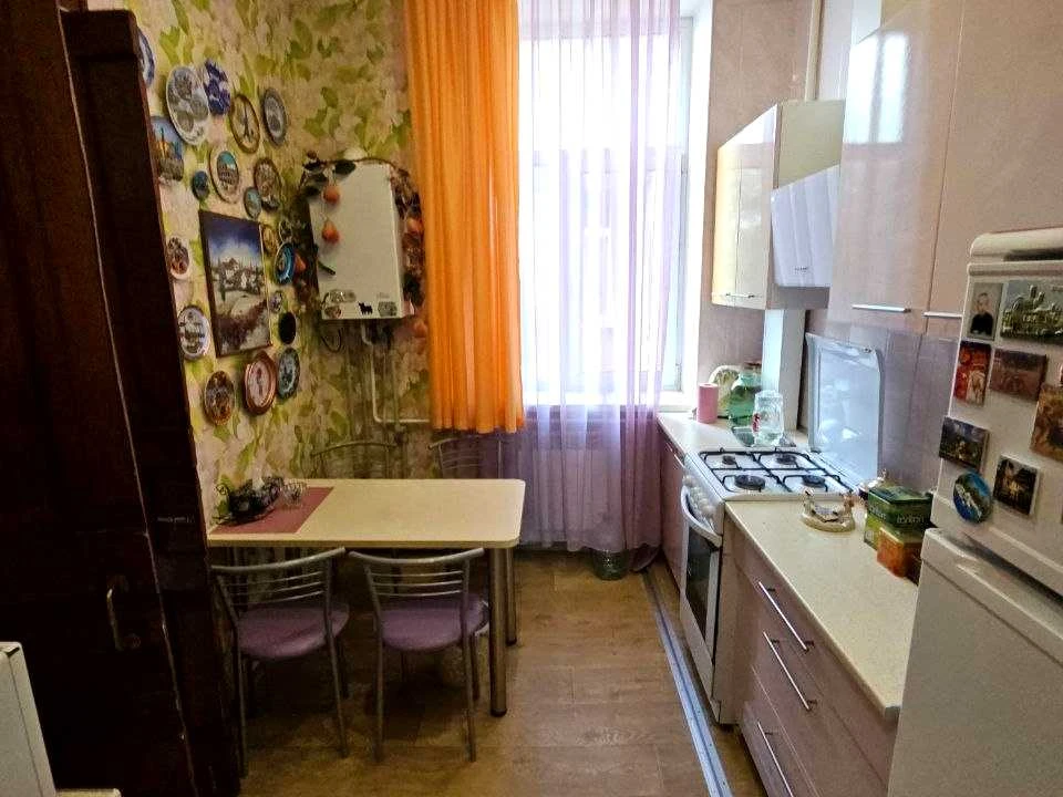 Apartment. Dnipro, Prydniprovs'ka St.