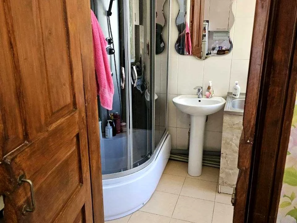 Apartment. Dnipro, Prydniprovs'ka St.
