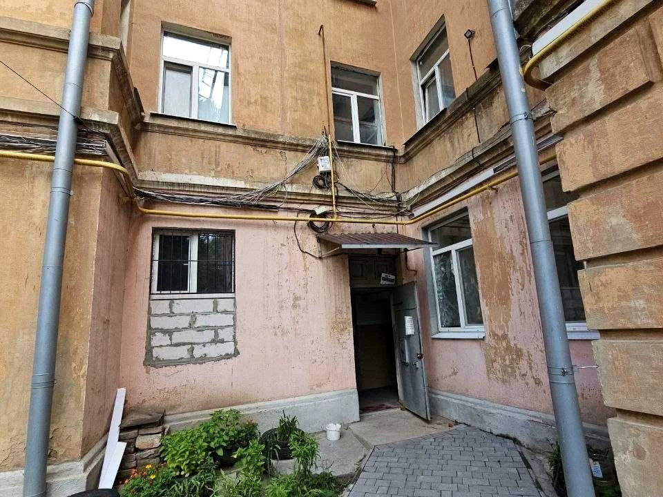 Apartment. Dnipro, Prydniprovs'ka St.