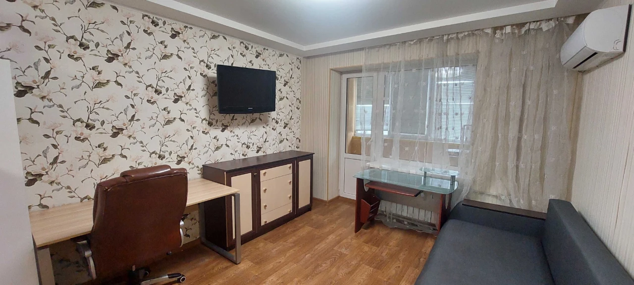 Продам 1 кімнатну квартиру з капітальним ремонтом, 3 поверх, Левада, Таврія, пр.