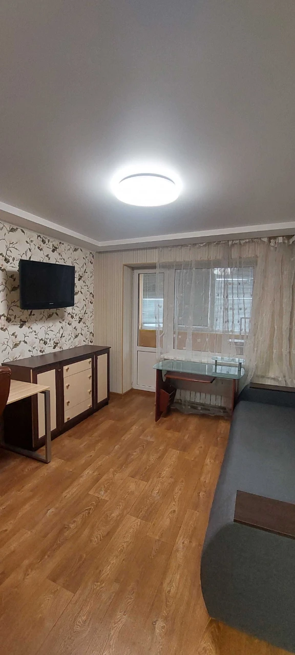Продам 1 кімнатну квартиру з капітальним ремонтом, 3 поверх, Левада, Таврія, пр.