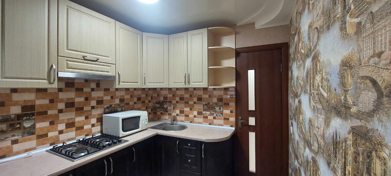Продам 1 кімнатну квартиру з капітальним ремонтом, 3 поверх, Левада, Таврія, пр.