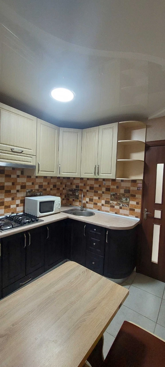 Продам 1 кімнатну квартиру з капітальним ремонтом, 3 поверх, Левада, Таврія, пр.