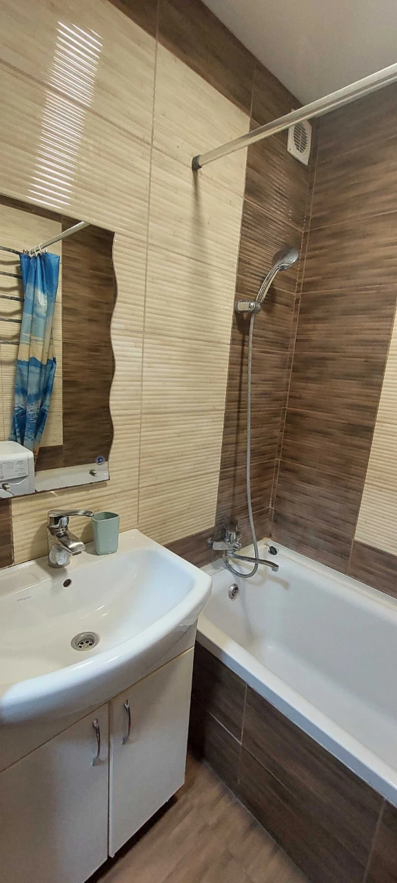 Продам 1 кімнатну квартиру з капітальним ремонтом, 3 поверх, Левада, Таврія, пр.