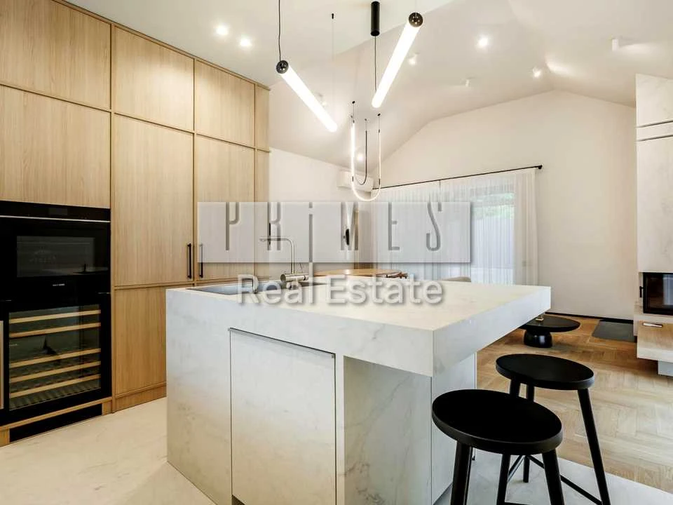 House. Kyiv, Lesya Kurbas Prospekt