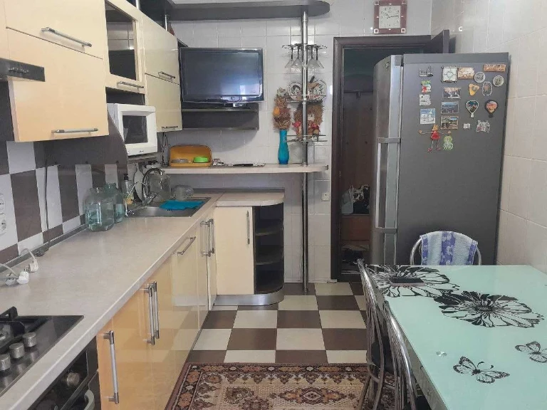 Продам 3 ком. квартиру 8 этаж  ул.Ядова  Ремонт . До ценра 1