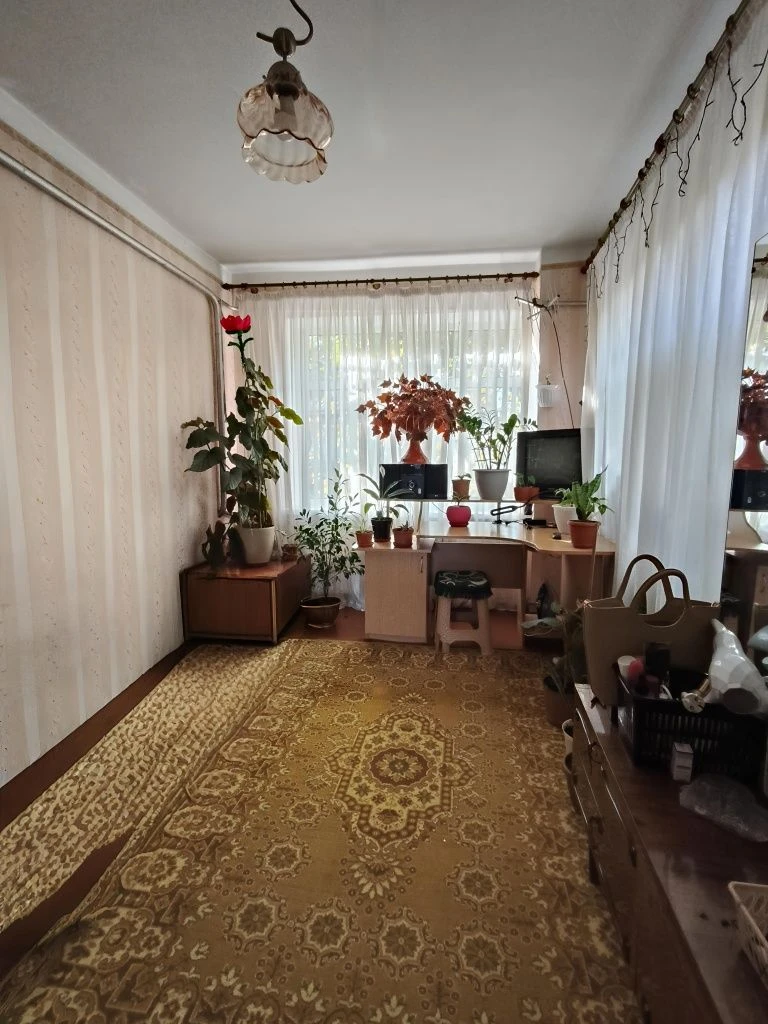 Продається добротний будинок в центрі Ленпоселка, 12 соток землі, г