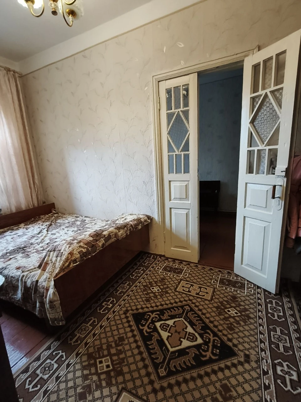 Продається добротний будинок в центрі Ленпоселка, 12 соток землі, г