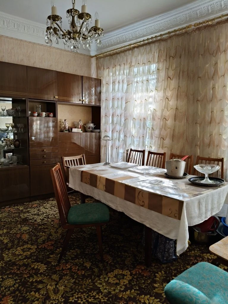 Продається добротний будинок в центрі Ленпоселка, 12 соток землі, г