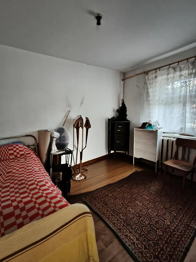 Продається добротний будинок в центрі Ленпоселка, 12 соток землі, г