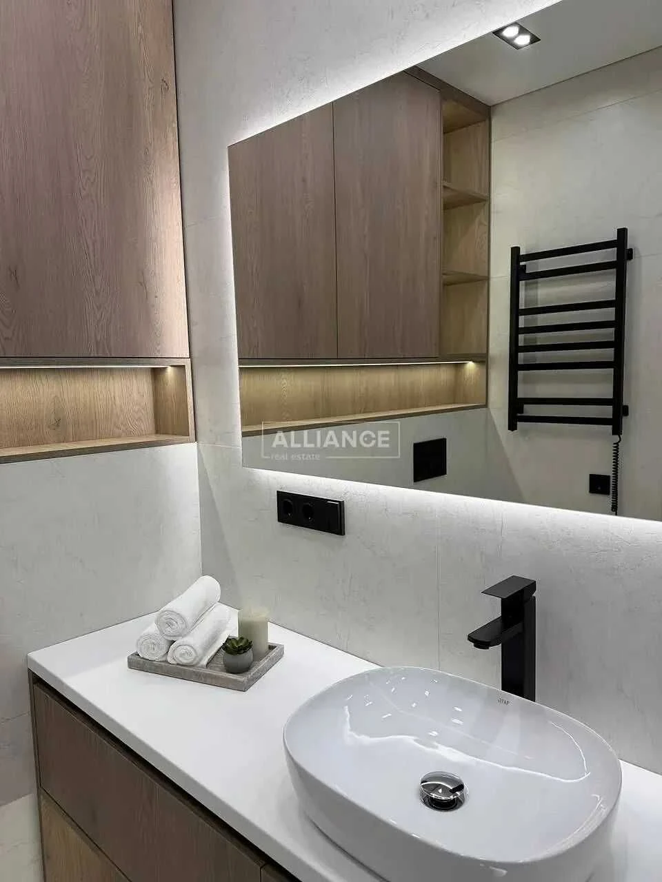 Exclusive sale: modern apartment with furniture and appliances
