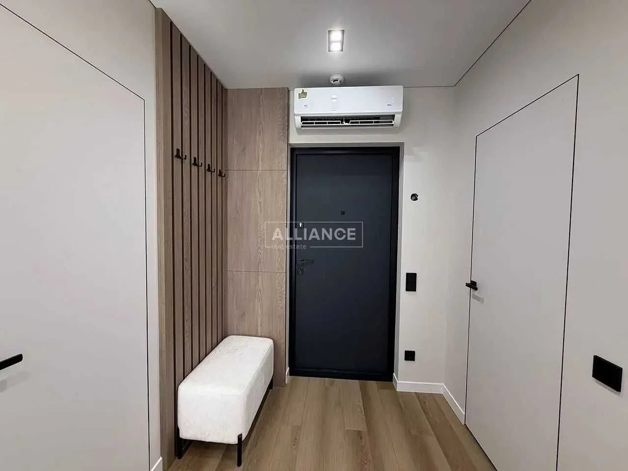 Exclusive sale: modern apartment with furniture and appliances