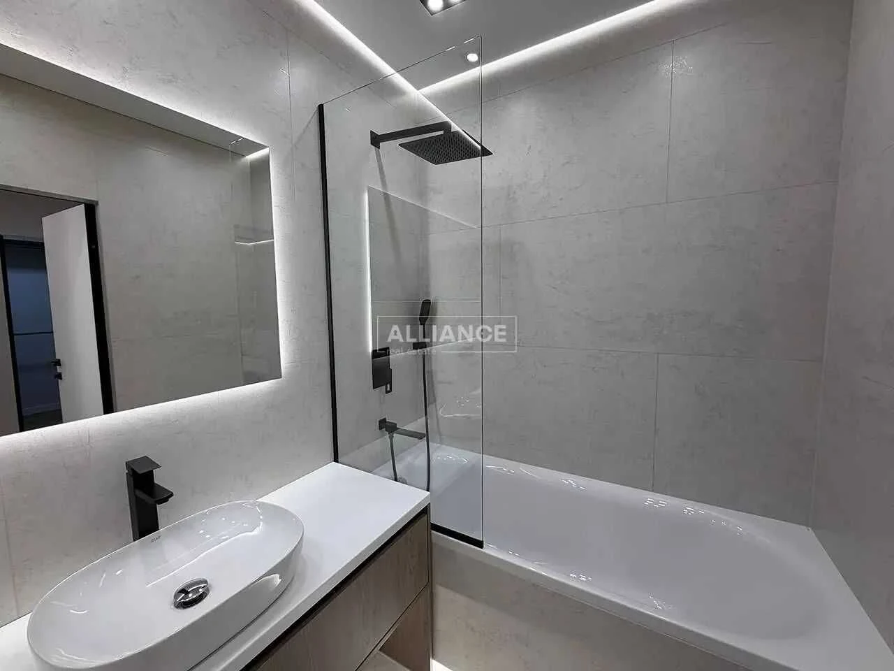 Exclusive sale: modern apartment with furniture and appliances