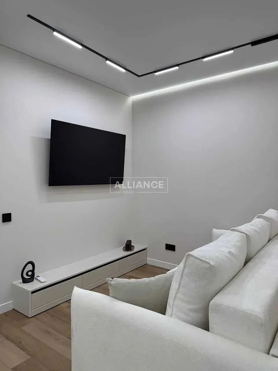 Exclusive sale: modern apartment with furniture and appliances