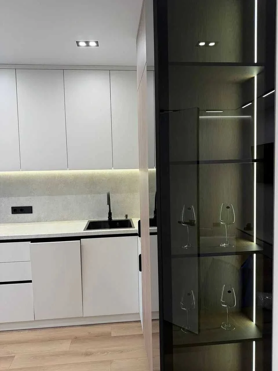 Exclusive sale: modern apartment with furniture and appliances