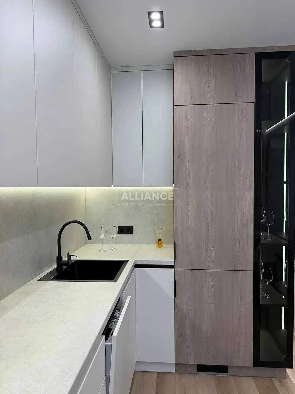 Exclusive sale: modern apartment with furniture and appliances