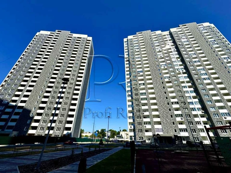 Apartment. Kyiv, Konoplyanska St.