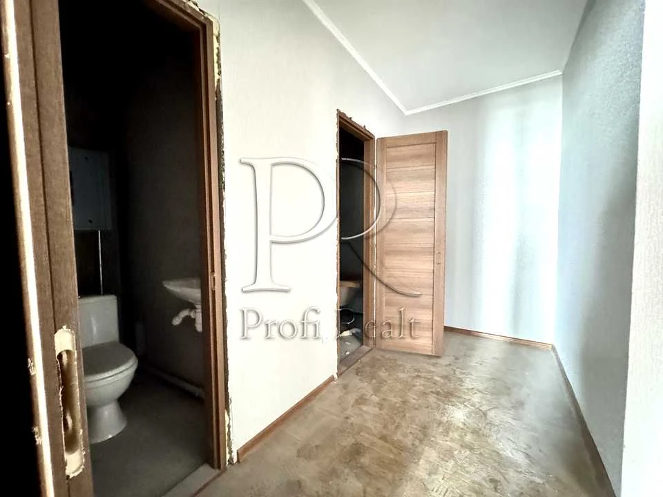 Apartment. Kyiv, Konoplyanska St.