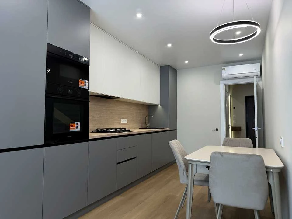 Apartment. Ivano-Frankivsk, Khimikiv St.