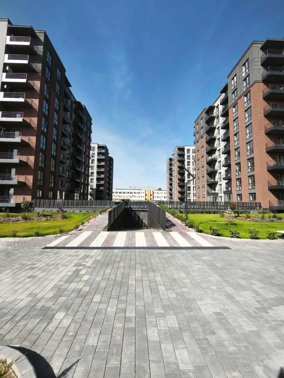Продается 2-комнатная квартира, ЖК “West towers” Код: 36403