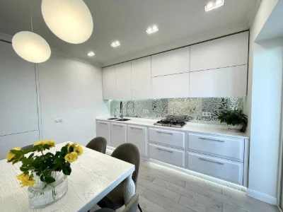 Sale of a 3-room apartment with a city view! Exhibition