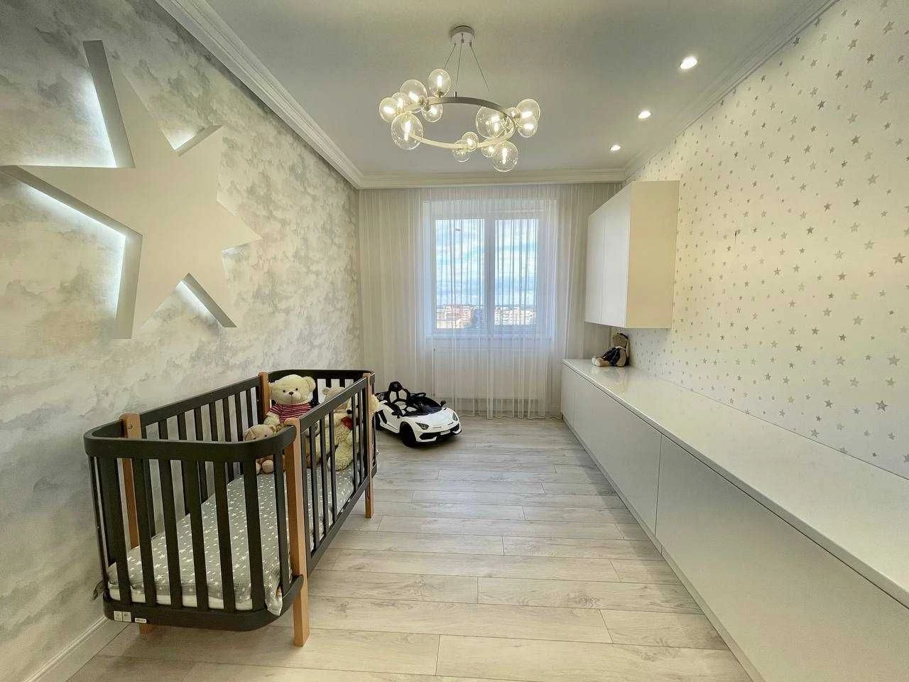 Sale of a 3-room apartment with a city view! Exhibition