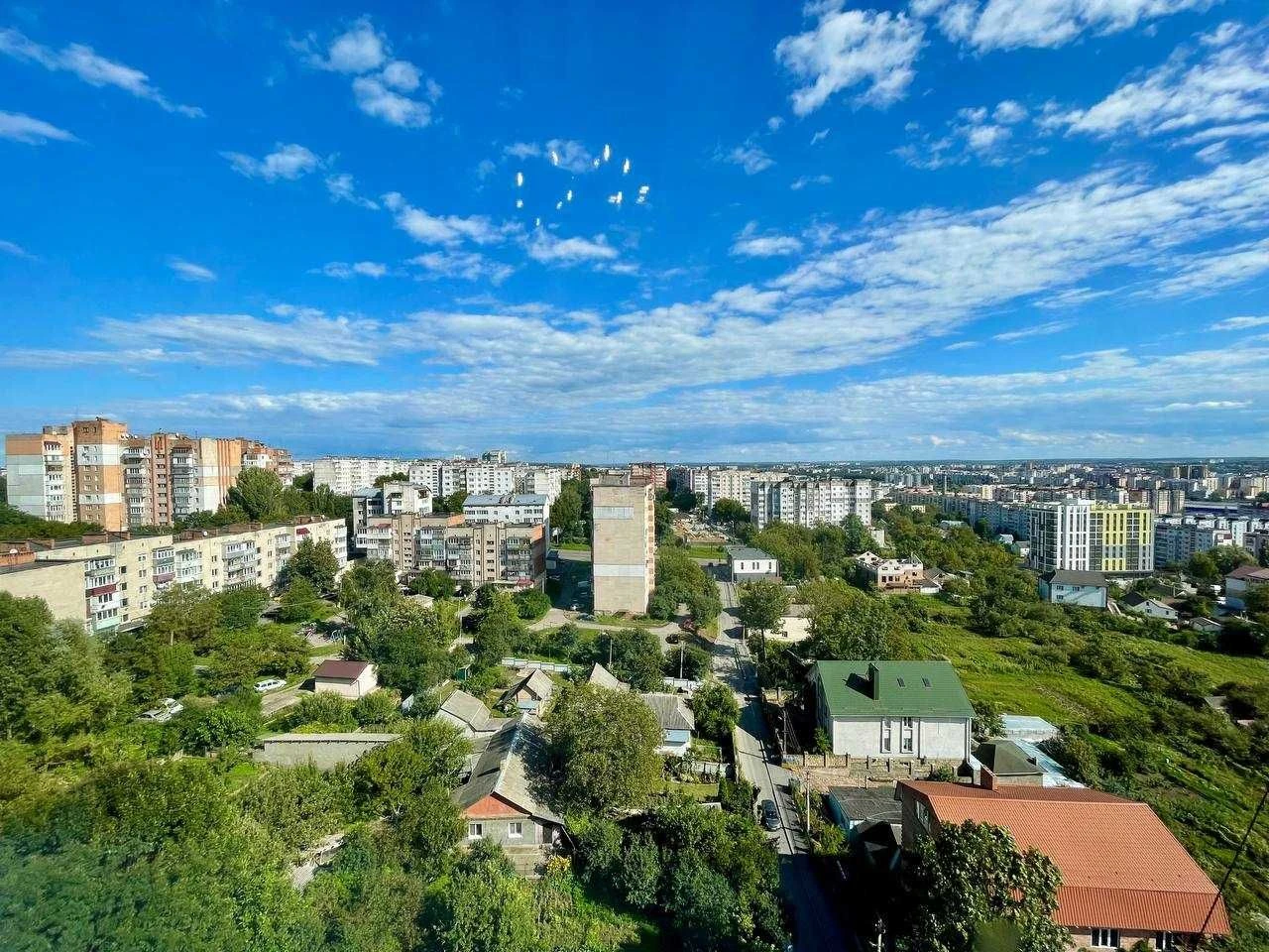 Sale of a 3-room apartment with a city view! Exhibition
