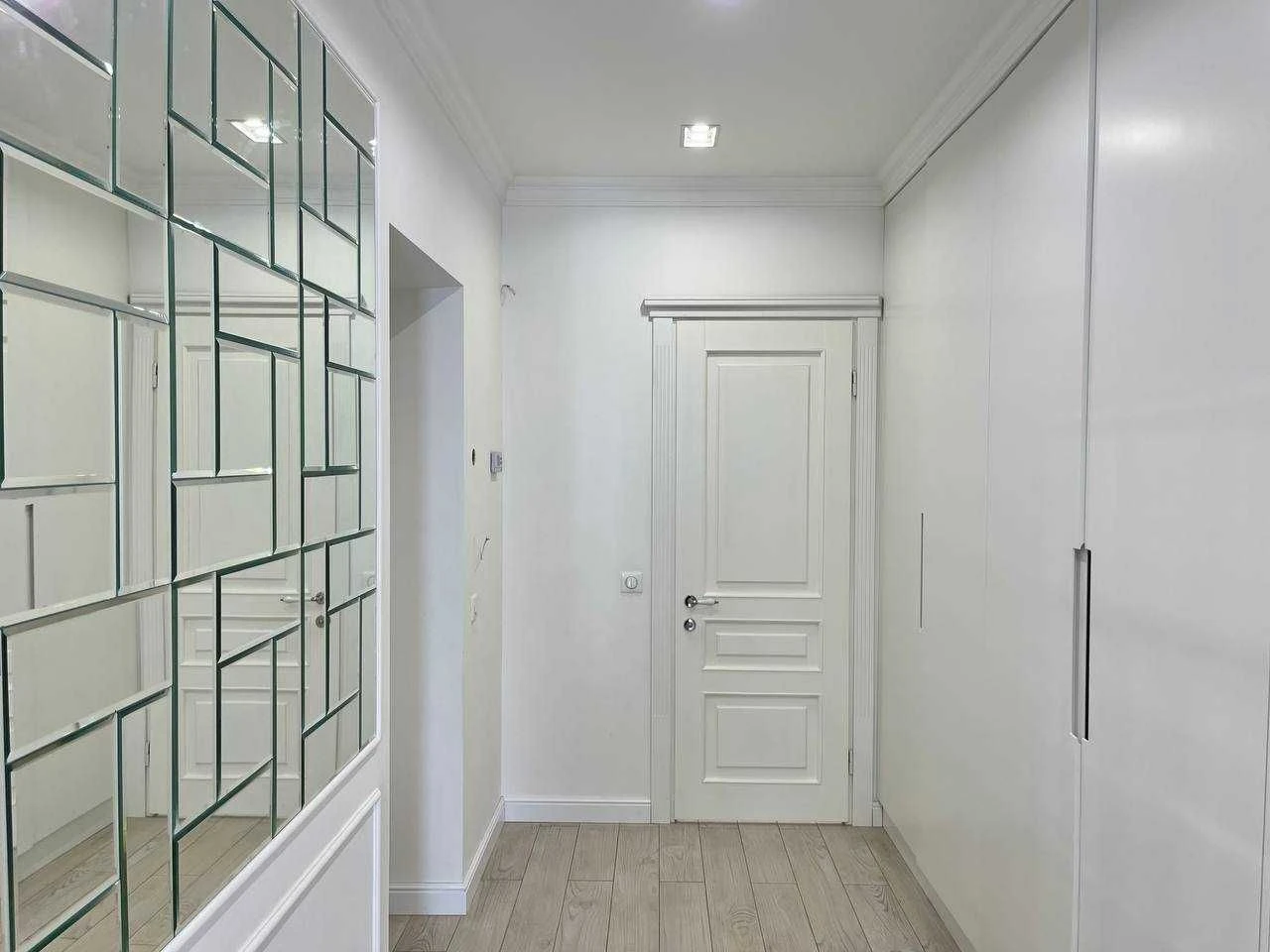 Sale of a 3-room apartment with a city view! Exhibition