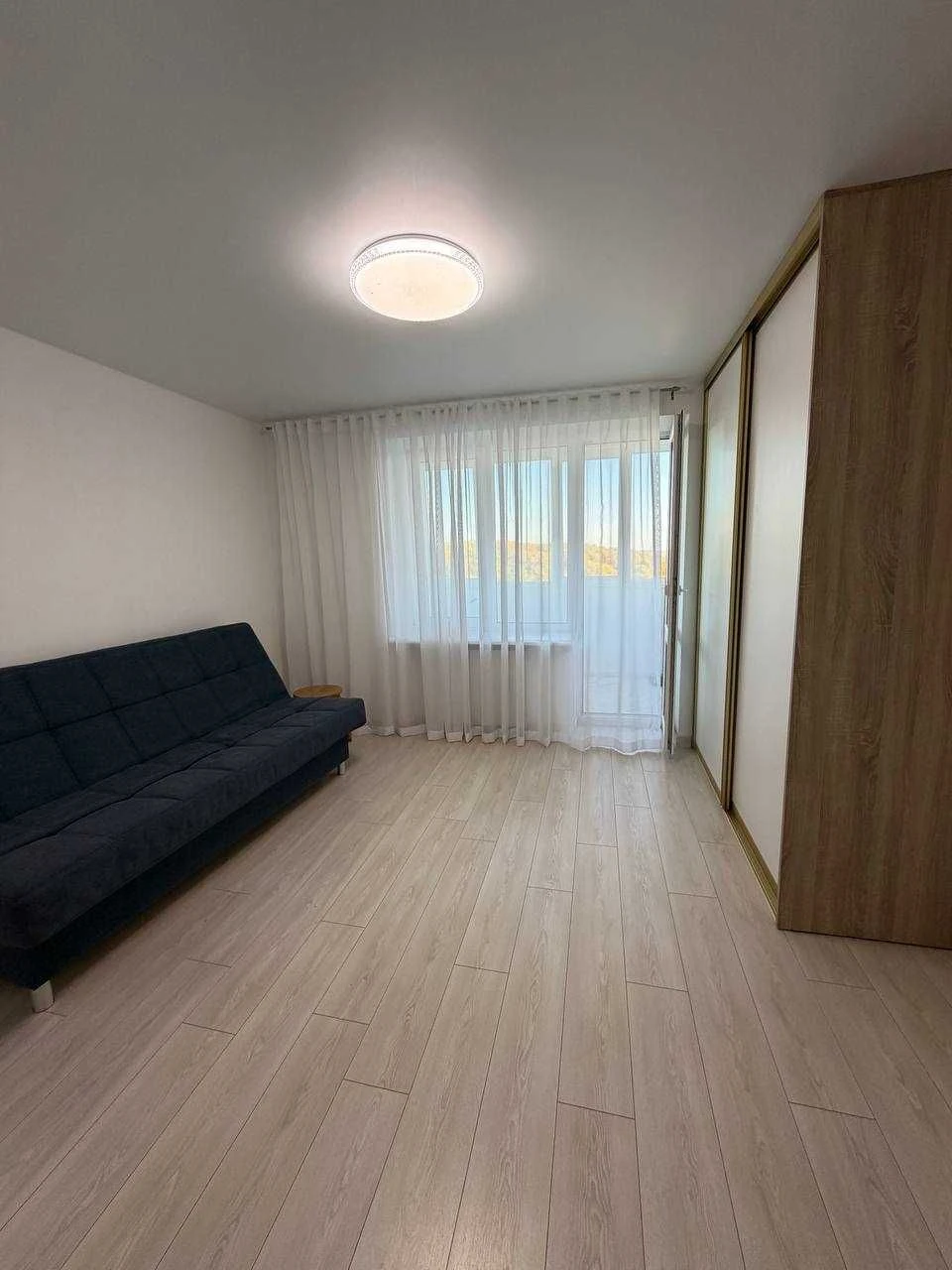 46873 Sale of a view 2-room apartment 70 sq m with renovation and a view