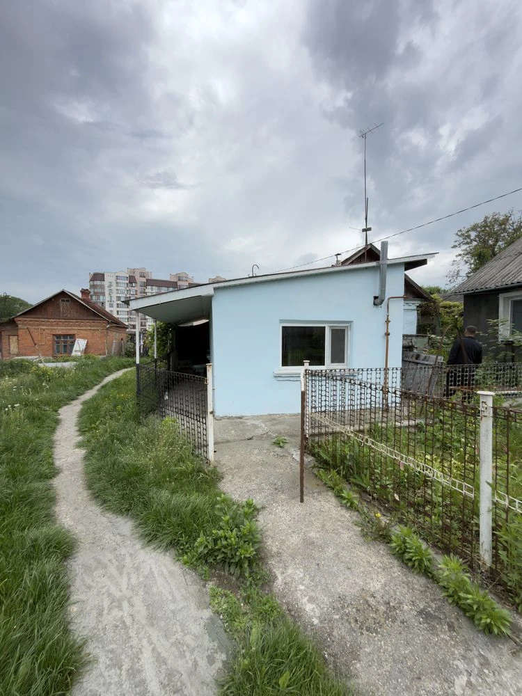 Продам будинок в центрі