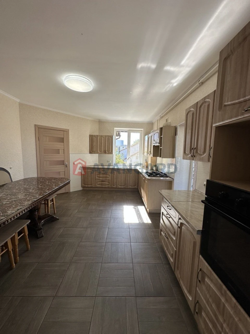 HOUSE IN THE CENTER OF KHMELNYTSKY 146 SQM | 5 ACRES | GARAGE