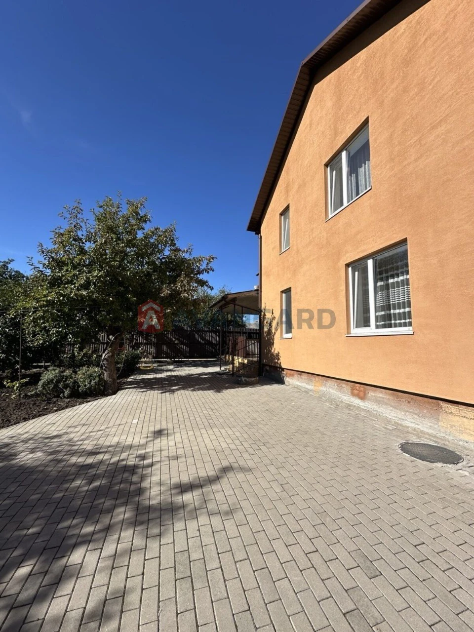 HOUSE IN THE CENTER OF KHMELNYTSKY 146 SQM | 5 ACRES | GARAGE