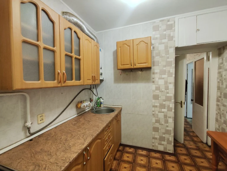 for sale 1-room apartment in the Center street M. Grushevsky