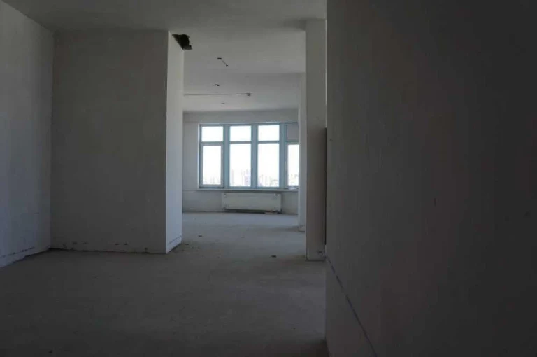 Three-room apartment at Heroes of the Day, 89