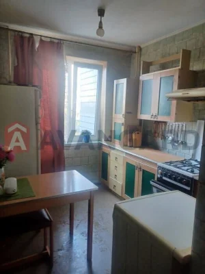 Продам 3-кімнатну квартиру в районі Митниця