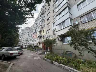 4-кімнатна квартира, меблі та техніка залишаються, 2 поверх