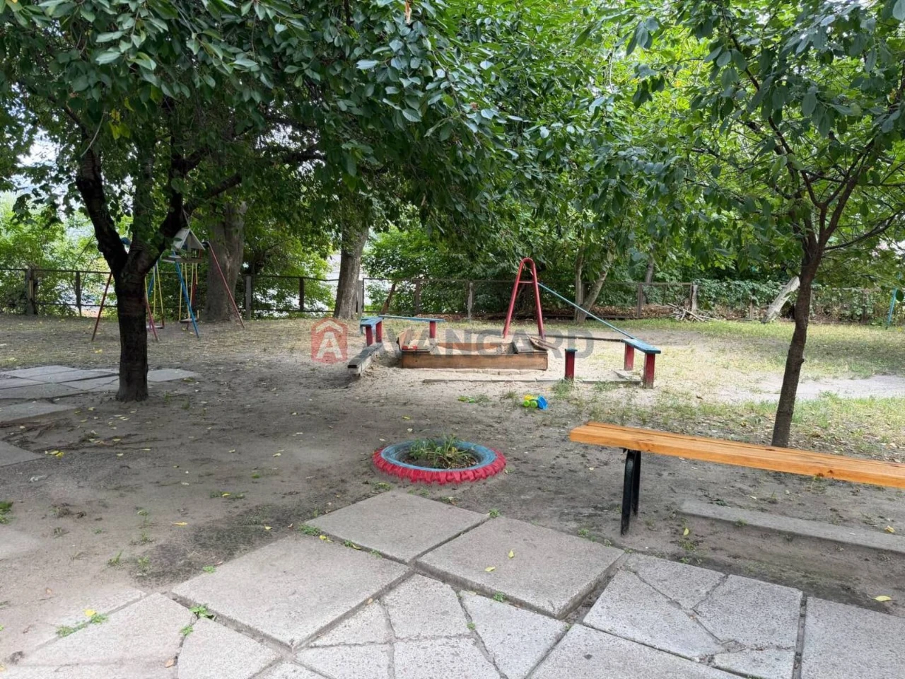 4-кімнатна квартира, меблі та техніка залишаються, 2 поверх