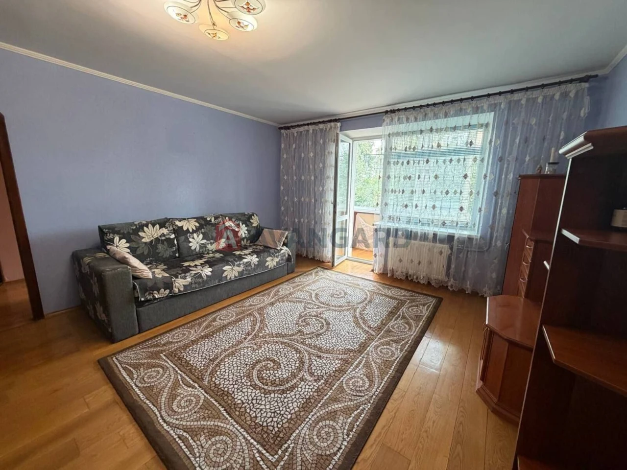 4-кімнатна квартира, меблі та техніка залишаються, 2 поверх