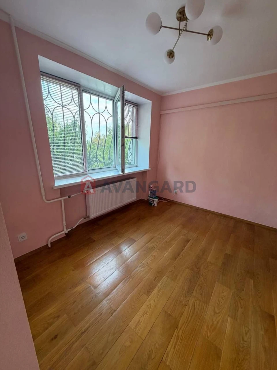 4-кімнатна квартира, меблі та техніка залишаються, 2 поверх