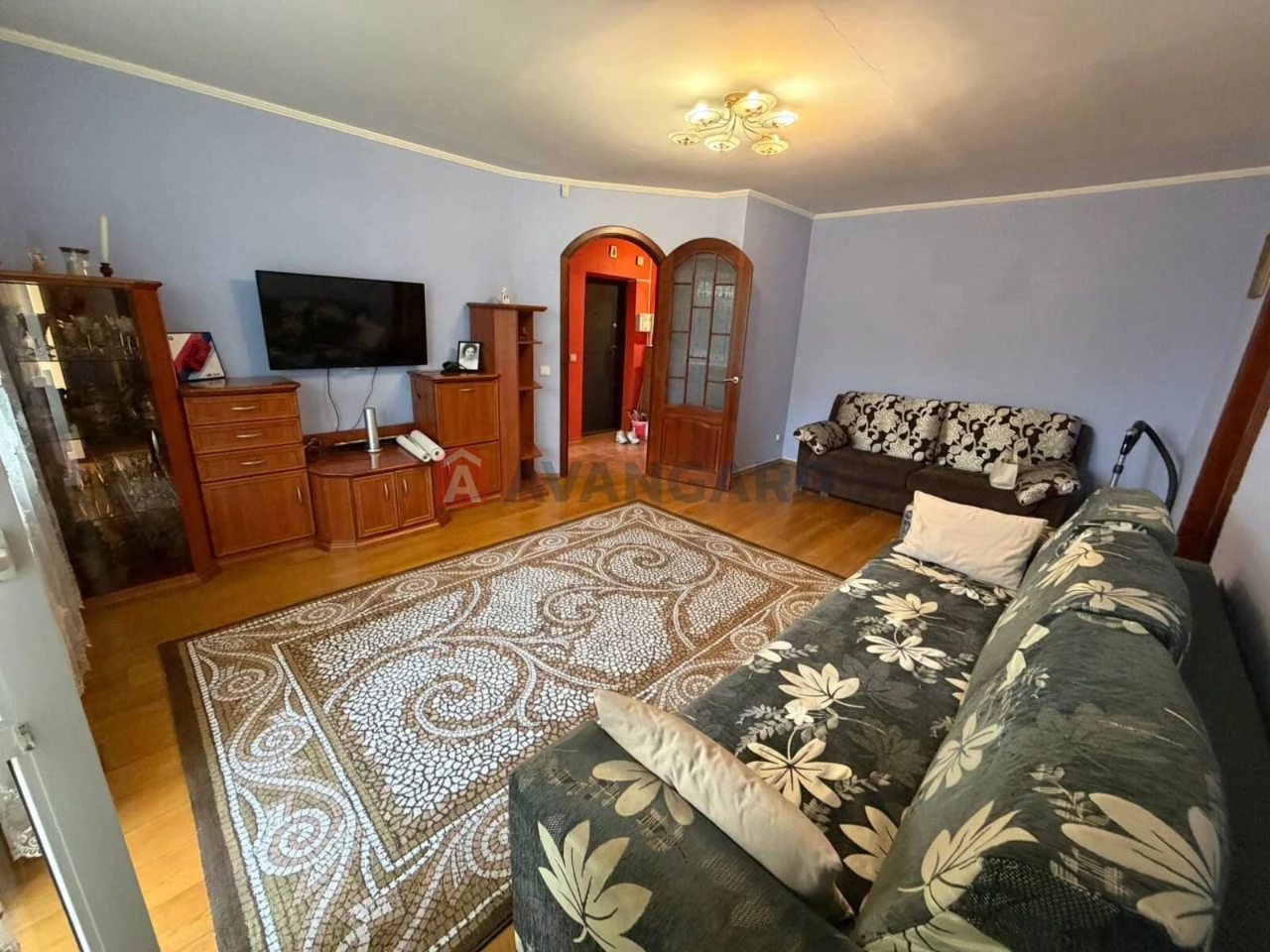 4-кімнатна квартира, меблі та техніка залишаються, 2 поверх