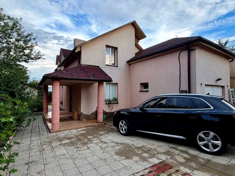 House. Rivne, Dvoretska St.