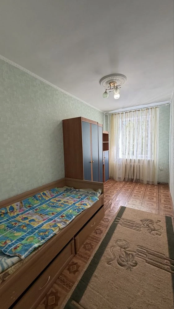 Продається 3-кімнатна квартира на проспекті Тракторобудівників! Рассвет!