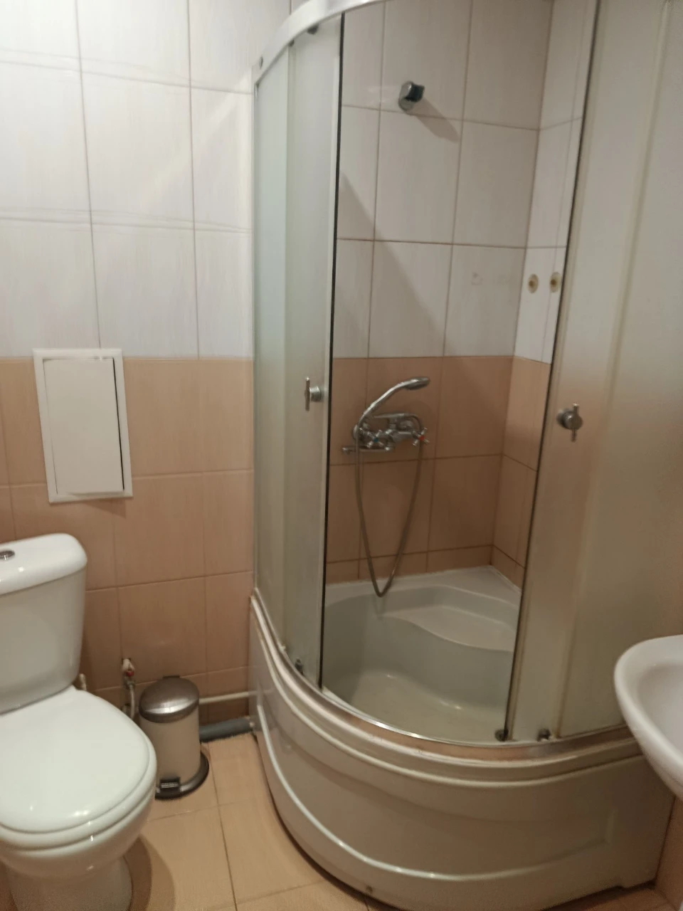 Selling 1-bedroom apartment on Potemkinskaya Street 4/5, brick building, 32/17/6, $25,000