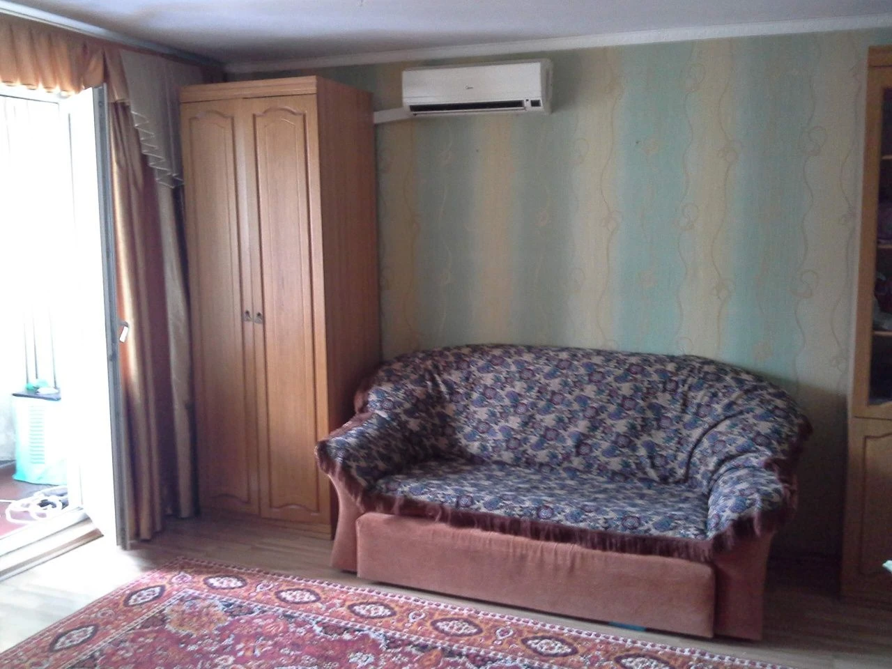 Продаю 3к/кв ул.Никольская 1/9,56/40/8,29000$