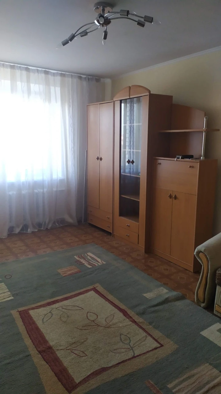 Продаю 3к/кв ул.Никольская 1/9,56/40/8,29000$