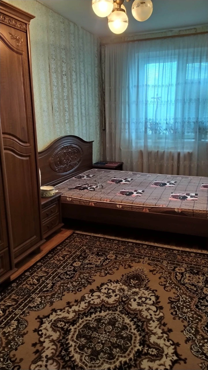Продаю 3к/кв ул.Никольская 1/9,56/40/8,29000$