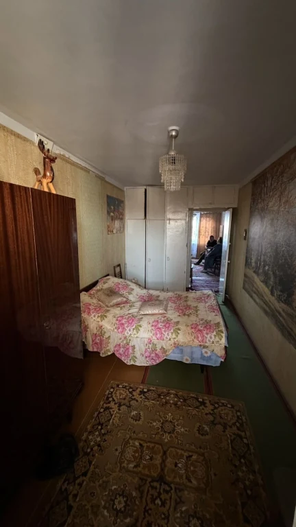Продаю 3-кімнатну квартиру на вулиці Космонавтів.